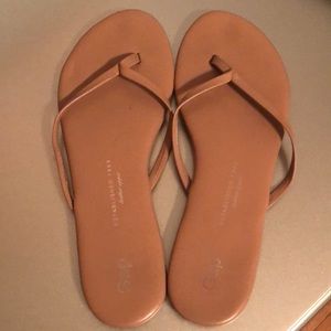Gap Leather Flip-Flops. Good condition.